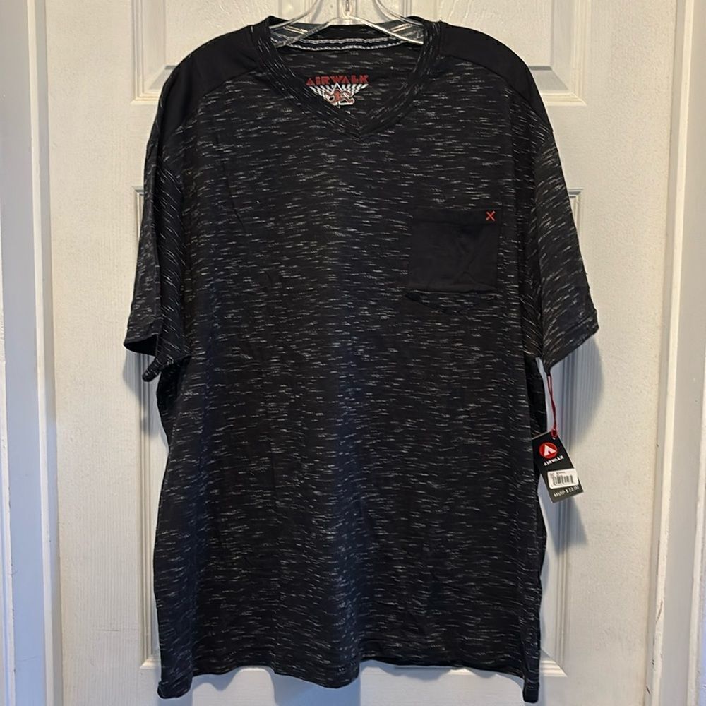 Airwalk black short sleeves pocket tee size 2XL